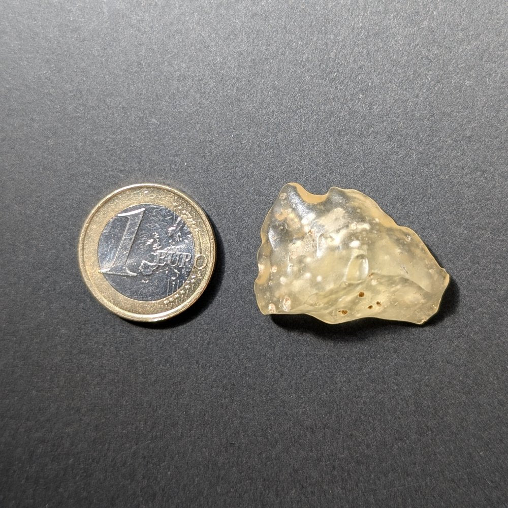 Verre libyque riche en cristobalite — énergie cosmique et splendide