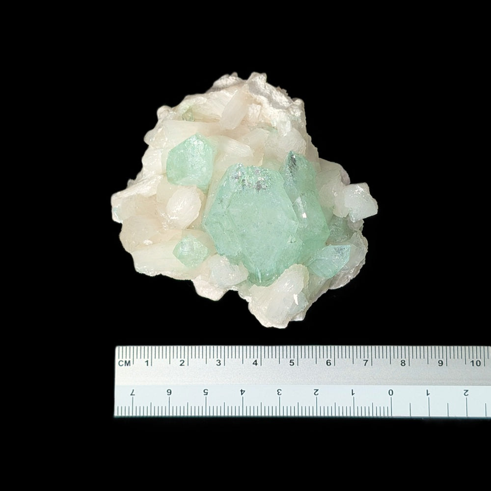 257-02_size_Cristaux d'Apophyllite verte – Une alliance de beauté et de hautes vibrations