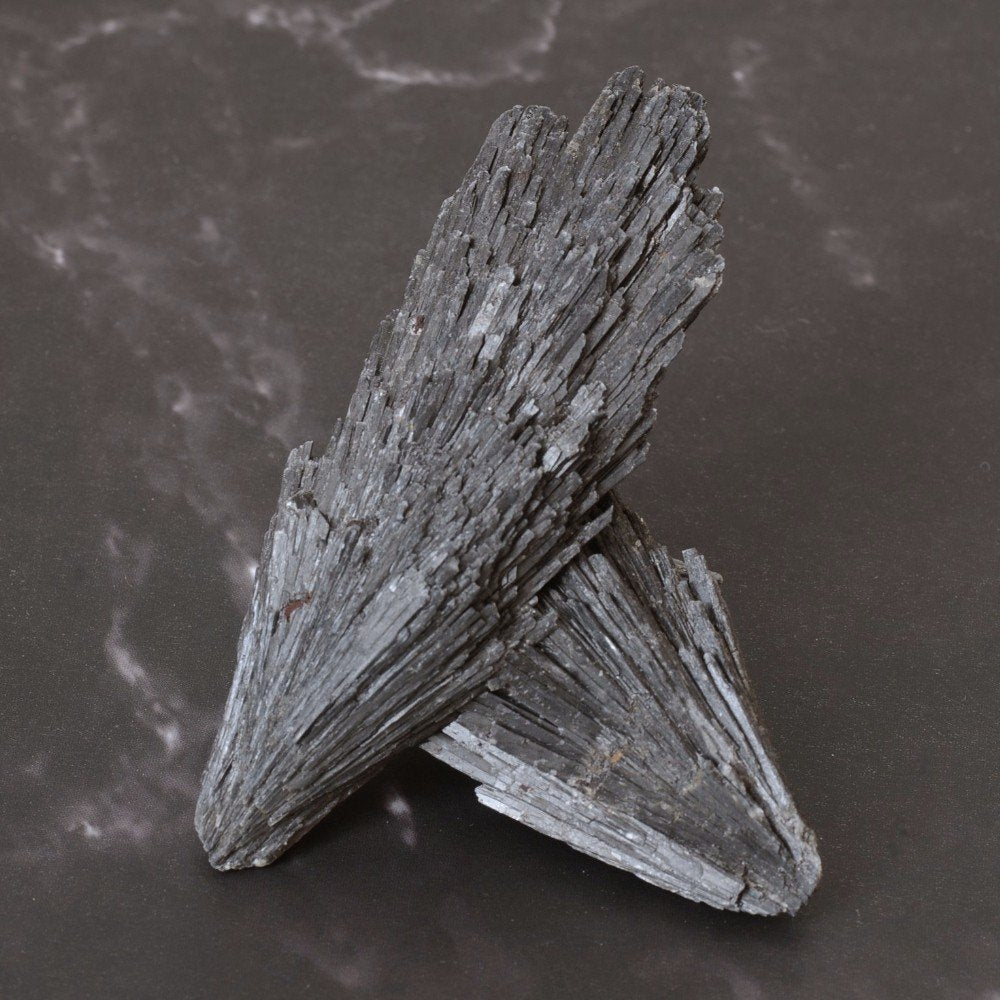 Kyanite (Cyanite) Noire - Puissante protection et purification, ancrage profond - 1