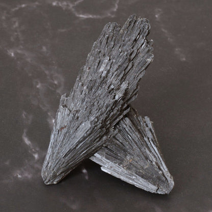 Kyanite (Cyanite) Noire - Puissante protection et purification, ancrage profond - 1