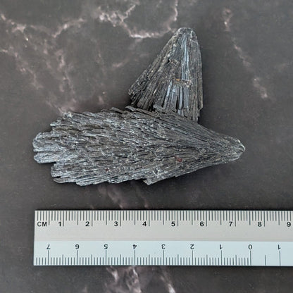 Kyanite (Cyanite) Noire - Puissante protection et purification, ancrage profond - 1