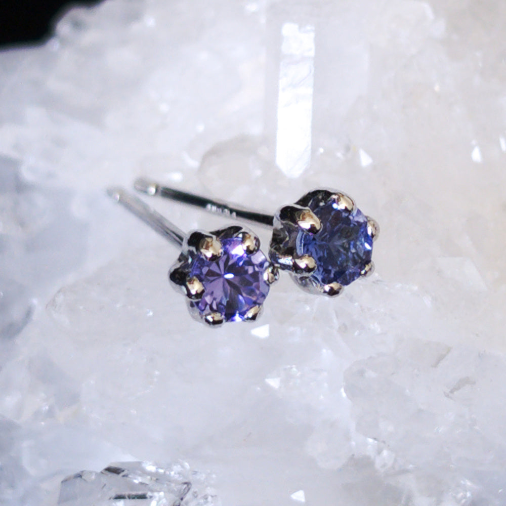 033-02_front2_Boucles d’oreilles en Tanzanite Pt900 – Clarté mentale, intuition et évolution spirituelle