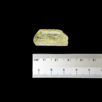 047-03_size_Cristal d’apatite vert doré de haute qualité — pour la véritable abondance