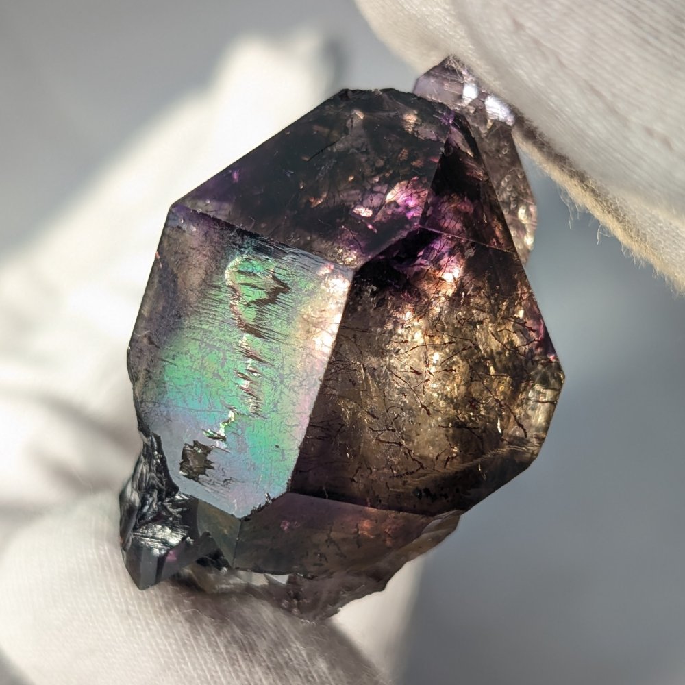 Améthyste de Brandberg exceptionnelle, magnifique iridescence, riches inclusions