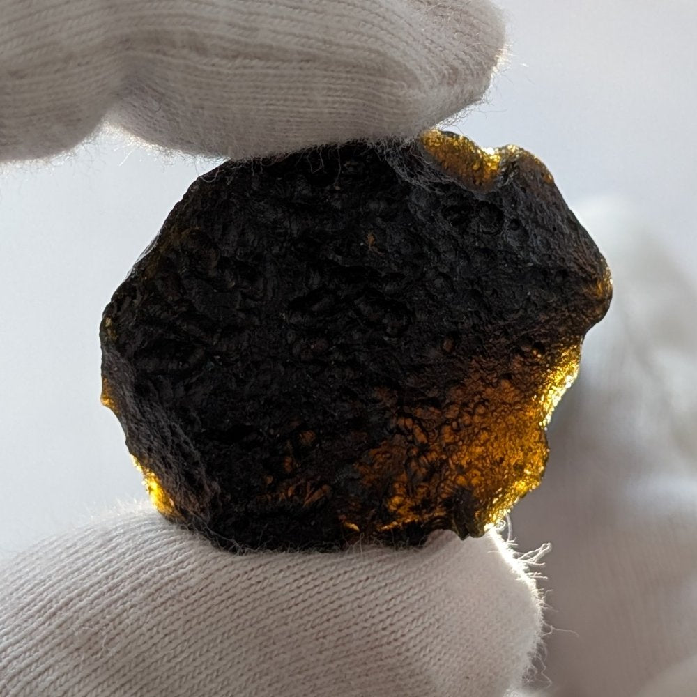 Magnifique indochinite, une tectite à haute fréquence vibratoire