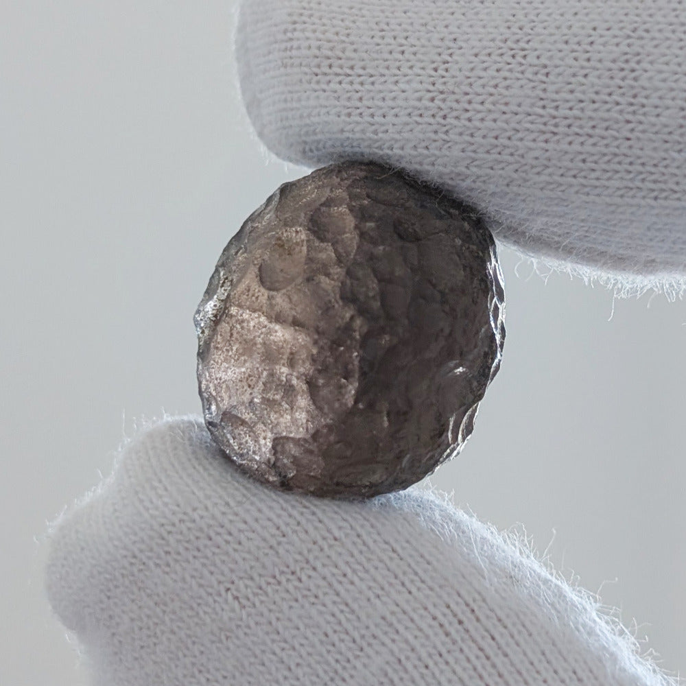 134-03_traversee_Colombianite-Verre-naturel-mysterieux-connexion-spirituelle-et-ancrage-2