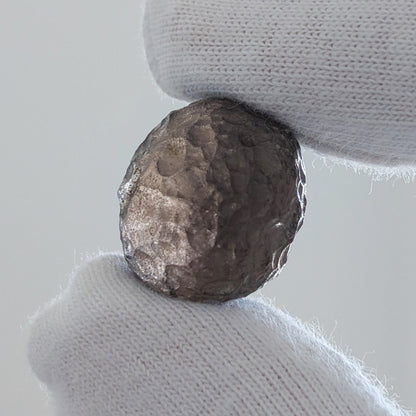 134-03_traversee_Colombianite-Verre-naturel-mysterieux-connexion-spirituelle-et-ancrage-2