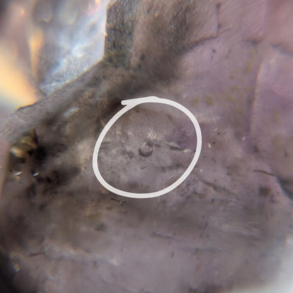 Rare améthyste Shangaan biterminée, avec une bulle d'eau (enhydro) et inclusions fines