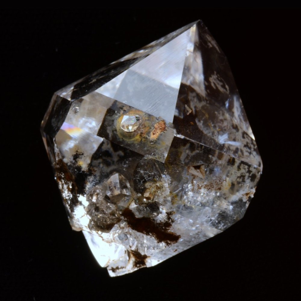 Diamant d'Herkimer à haute vibration, éclat intense, grande transparence et barnacle remarquable