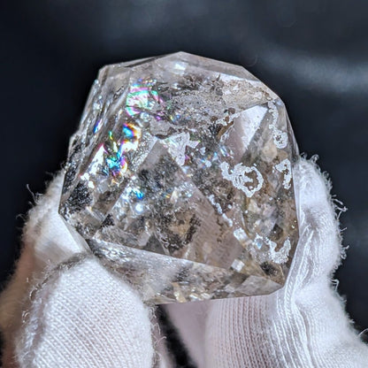 Diamant d'Herkimer à haute vibration, éclat intense, grande transparence et barnacle remarquable