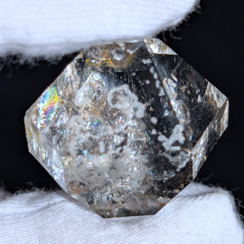 Diamant d'Herkimer à haute vibration, éclat intense, grande transparence et barnacle remarquable