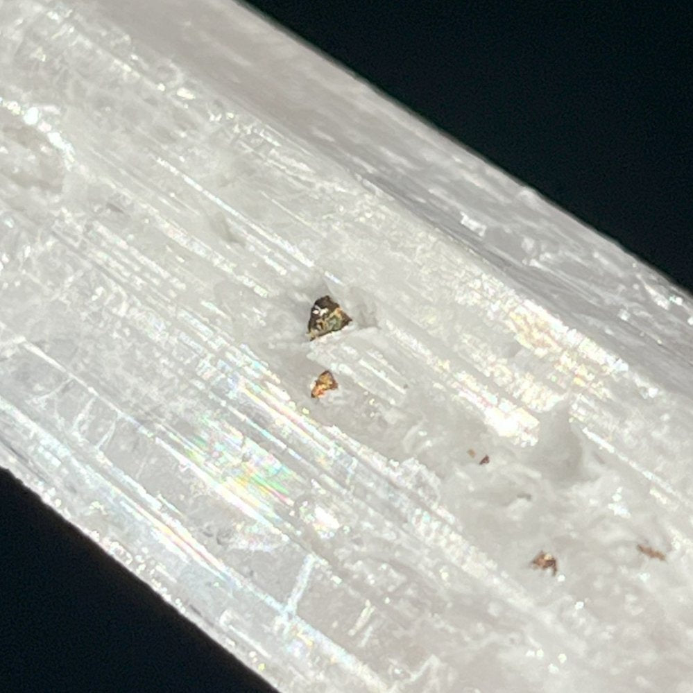 Superbe cristal de danburite rose rare avec chalcopyrite – vibration très élevée