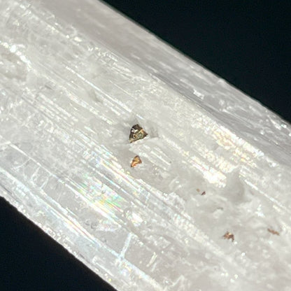 Superbe cristal de danburite rose rare avec chalcopyrite – vibration très élevée