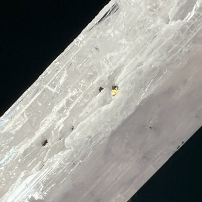 Superbe cristal de danburite rose rare avec chalcopyrite – vibration très élevée