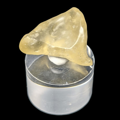 Verre libyque avec cristobalite — énergie cosmique, pure et intense