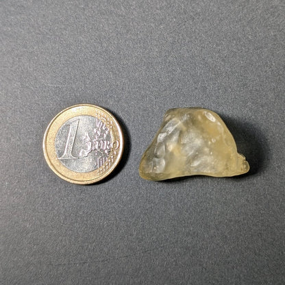 Verre libyque avec cristobalite — énergie cosmique, pure et intense