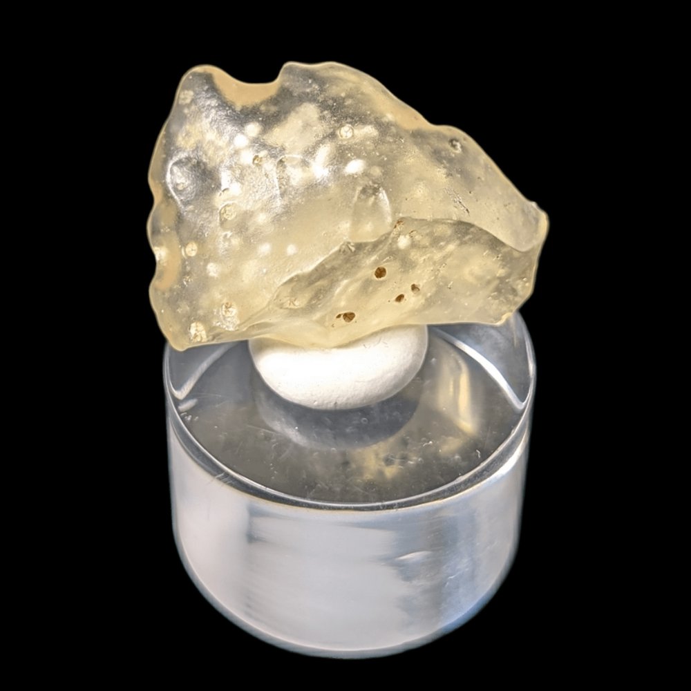 Verre libyque riche en cristobalite — énergie cosmique et splendide