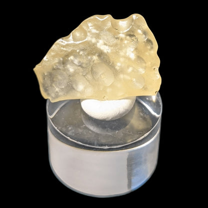 Verre libyque riche en cristobalite — énergie cosmique et splendide