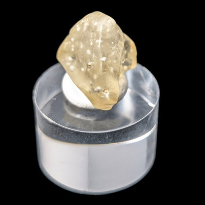 Verre libyque rempli de cristobalite — énergie intense et splendide
