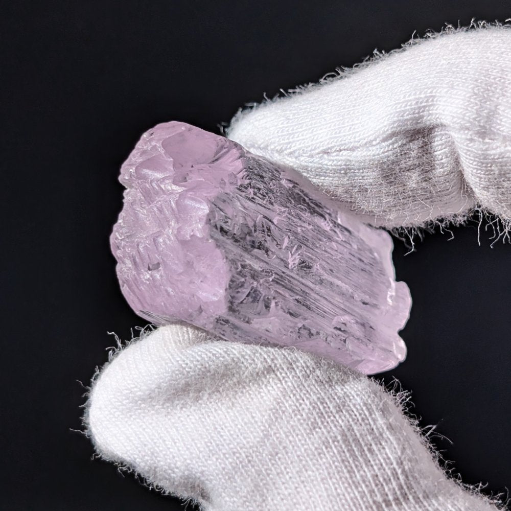 Cristal brut de kunzite, non taillé et de haute qualité - 1