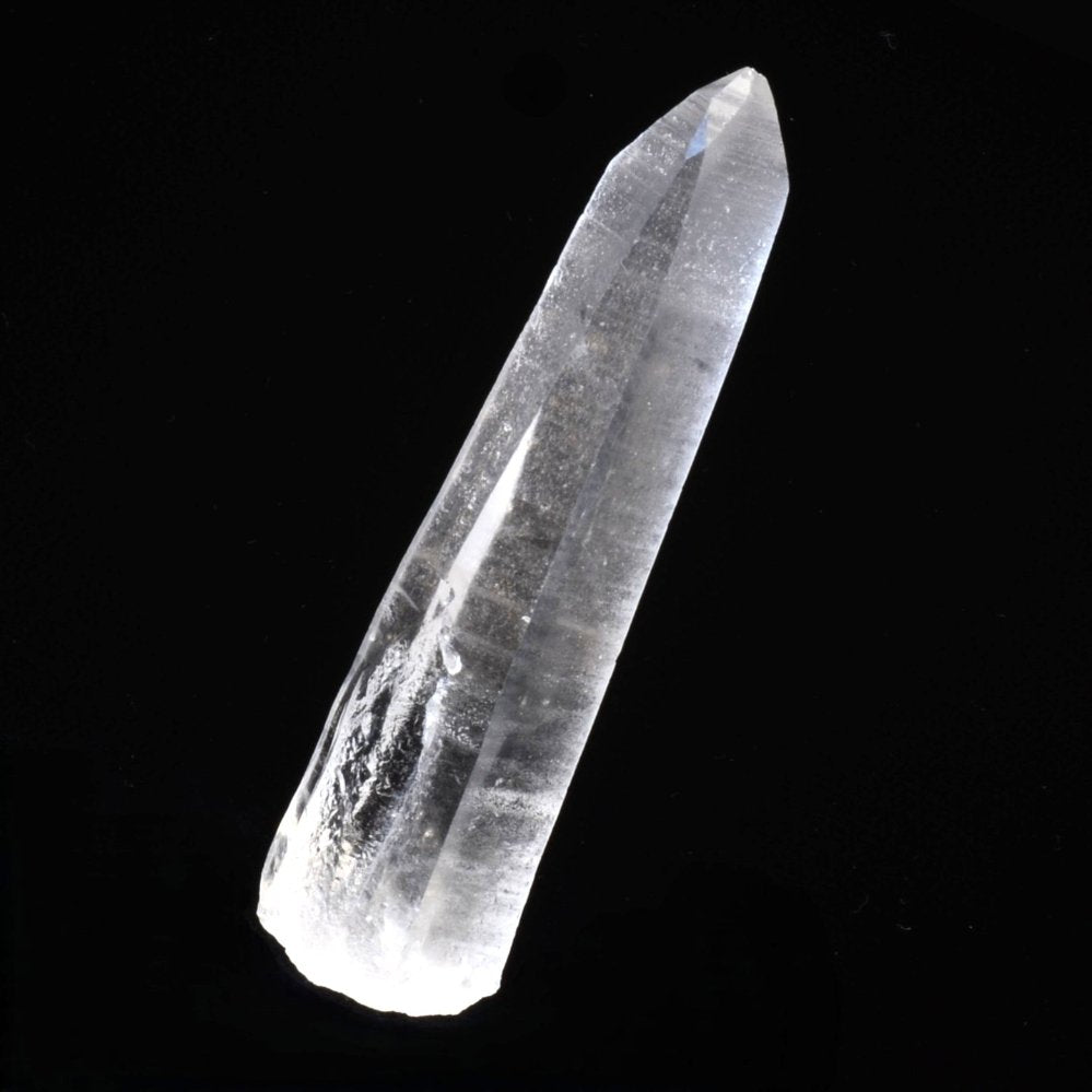 Quartz lémurien à l’énergie magnifique, avec de belles stries lémuriennes