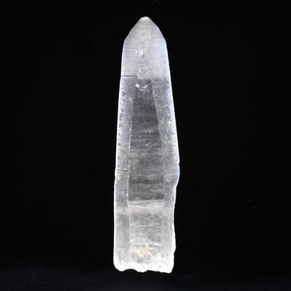 Quartz lémurien à l’énergie magnifique, avec de belles stries lémuriennes
