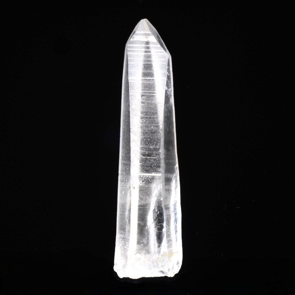 Quartz lémurien à l’énergie magnifique, avec de belles stries lémuriennes