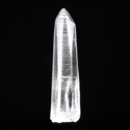 Quartz lémurien à l’énergie magnifique, avec de belles stries lémuriennes