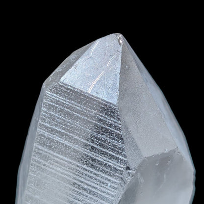 Quartz lémurien à l’énergie pure, avec de belles stries lémuriennes et des Record Keepers