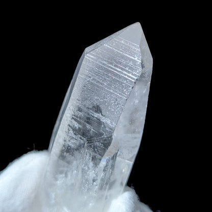 Quartz lémurien à l’énergie pure, avec de belles stries lémuriennes et des Record Keepers