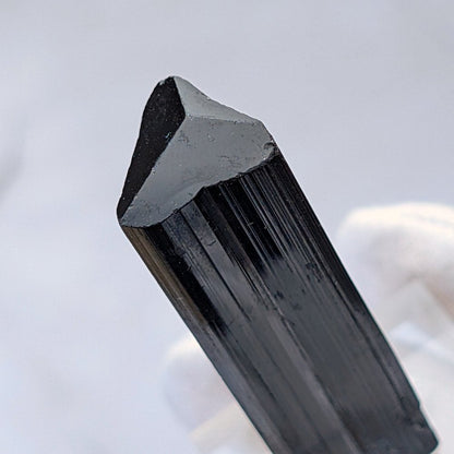 Cristal brut de tourmaline noire de haute qualité, classique de la protection et de l’ancrage - 1