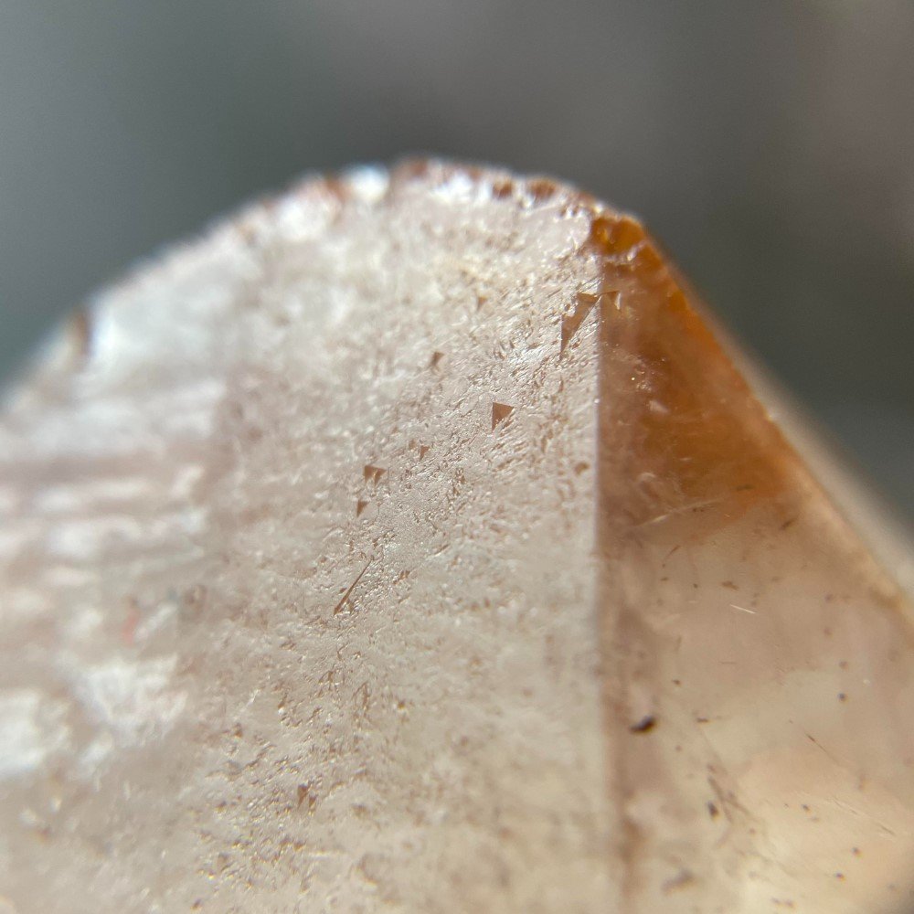 Rare Lémurien Dreamcoat, Haute énergie avec goethite, Trigonique