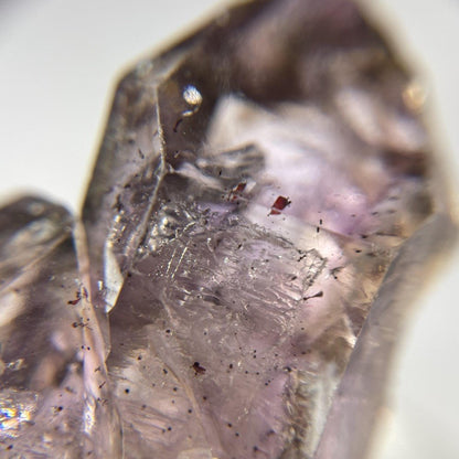 Améthyste Brandberg, Belle et énergétique avec plein de lépidocrocite et de goethite