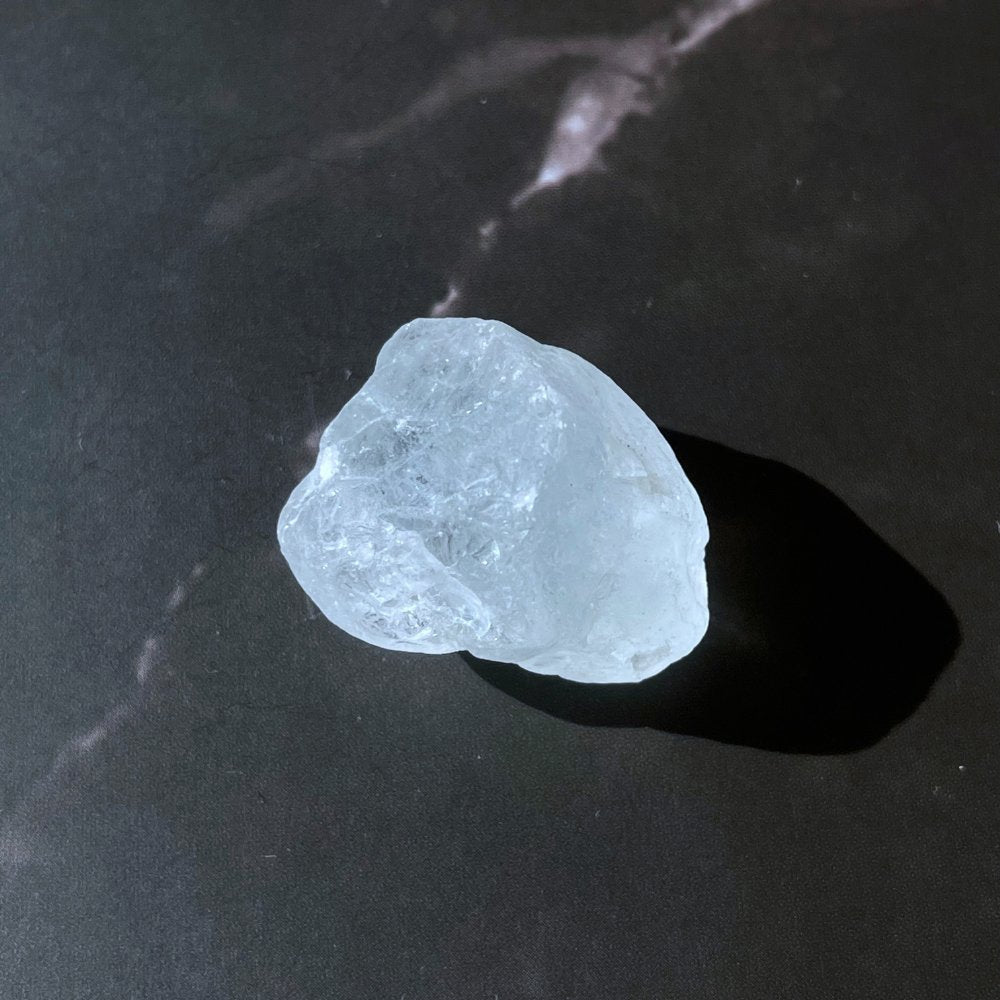 Topaze naturelle roulée par la rivière, bonne énergie