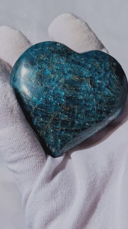 Cœur en apatite bleue — activation du troisième œil & lectures intuitives — M