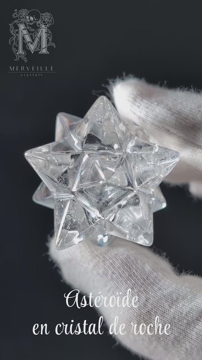 Étoile de Sirius en cristal de roche, forme sacrée réunissant pentagramme et hexagramme