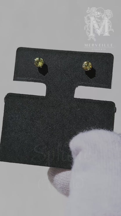 Boucles d’oreilles en Sphène Pt900, intuition et création des désirs