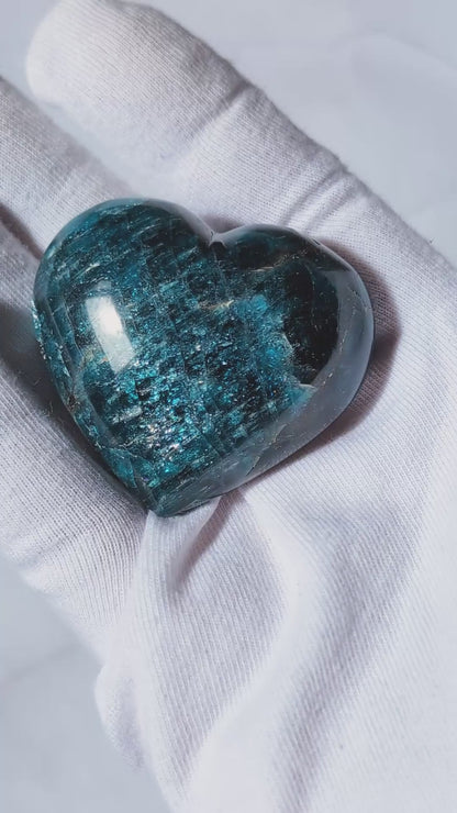 Cœur en apatite bleue — activation du troisième œil & lectures intuitives — S