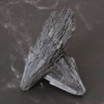 Kyanite Cyanite Noire Puissante protection et purification ancrage profond