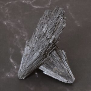 Kyanite (Cyanite) Noire - Puissante protection et purification, ancrage profond - 1