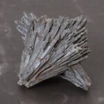 Kyanite Cyanite Noire Puissante protection et purification ancrage profond