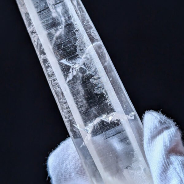 Cristal lémurien à belle énergie, avec stries lémuriennes et Record Keepers cracks