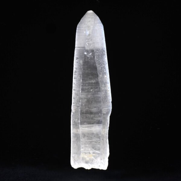 Quartz lémurien à l’énergie magnifique, avec de belles stries lémuriennes front